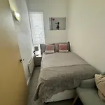 Ao & Etihad Stadium 6 Guest Stay- 3 Bedroom Central House With Parking & Wi Fi