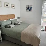 Ao & Etihad Stadium 6 Guest Stay- 3 Bedroom Central House With Parking & Wi Fi