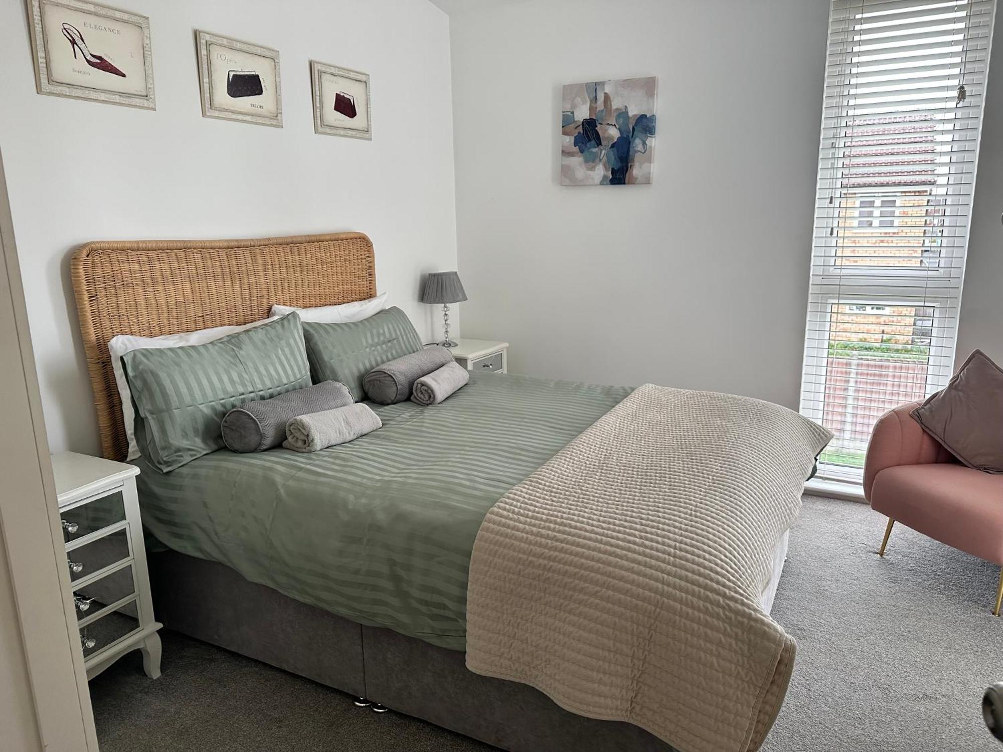 Ao & Etihad Stadium 6 Guest Stay- 3 Bedroom House With Parking & Wi Fi Holiday home Manchester