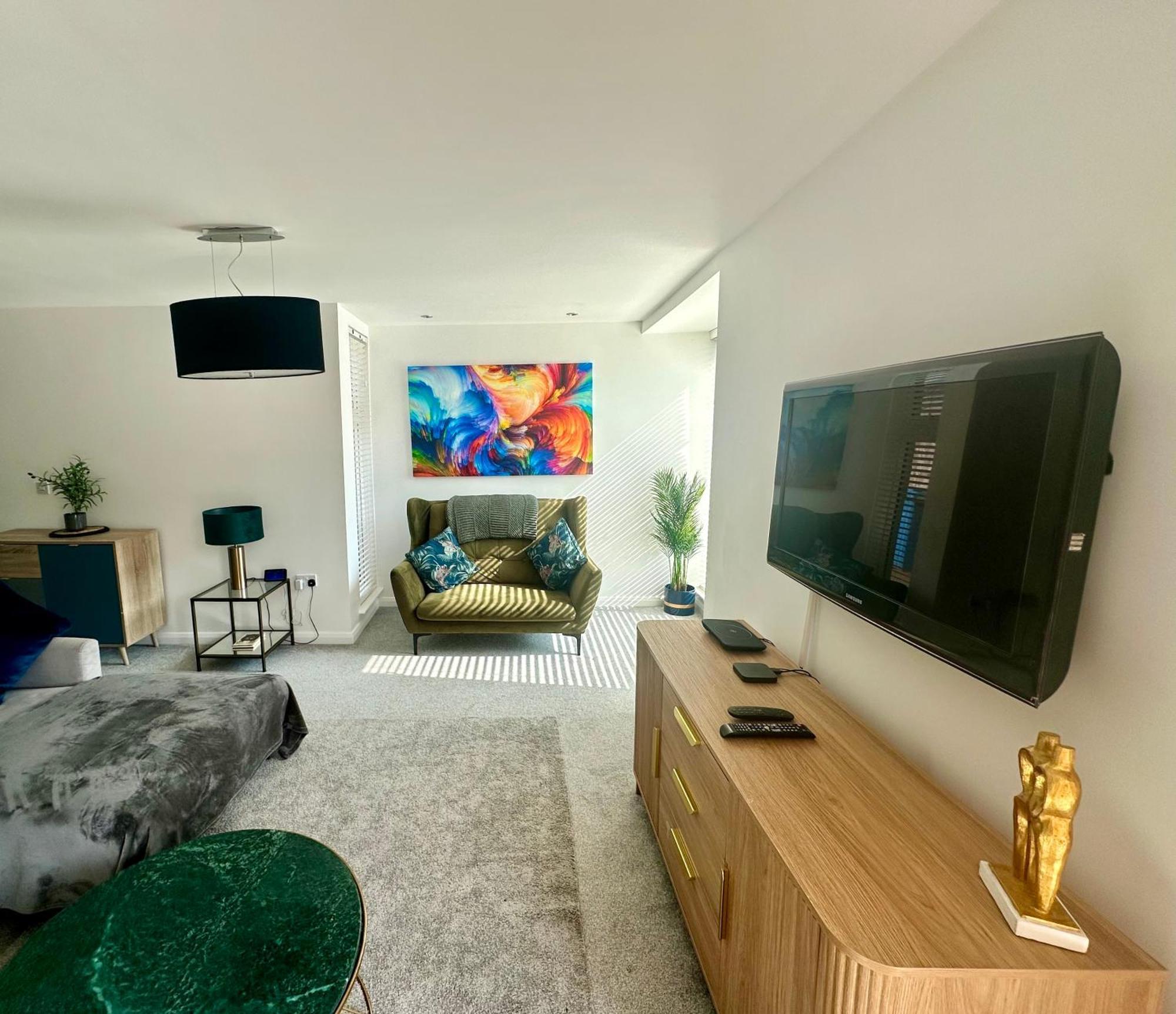 Ao & Etihad Stadium 6 Guest Stay- 3 Bedroom House With Parking & Wi Fi Manchester